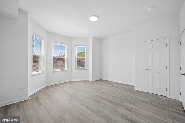 Building Photo - 5829 Crittenden St