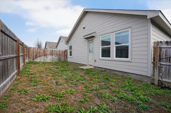 Building Photo - 2 Week Free Move-In Special!! 4/2 w/ Modern Layout in Growing San Antonio Community