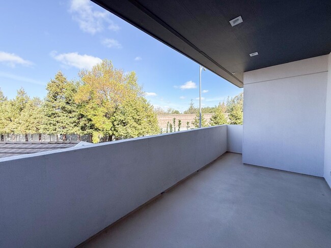 Building Photo - Newer Modern Single Family Home With Cupertino Schools