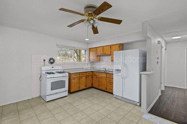 Building Photo - 11809 Bridgevale Ave