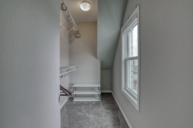 Building Photo - 122 S 77th St