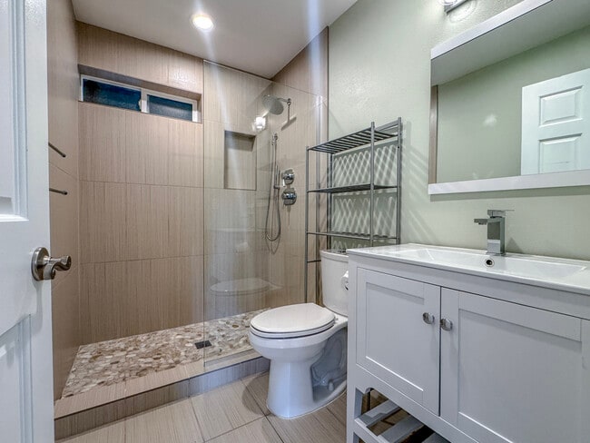 Building Photo - 9300 NE 132nd Pl