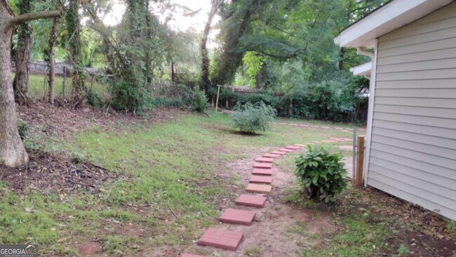 Building Photo - 16 Bromack Dr SE