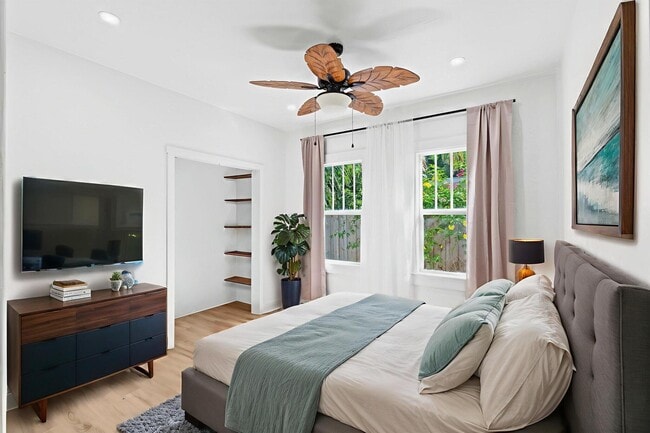 Building Photo - 715 Kaye St