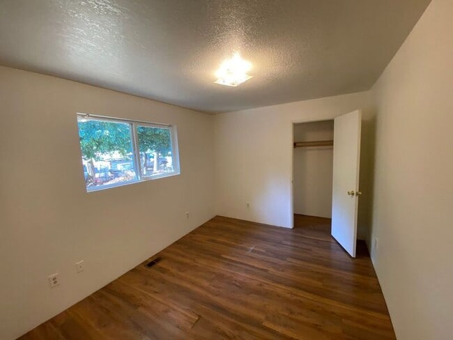 Building Photo - 1011 Cedar St