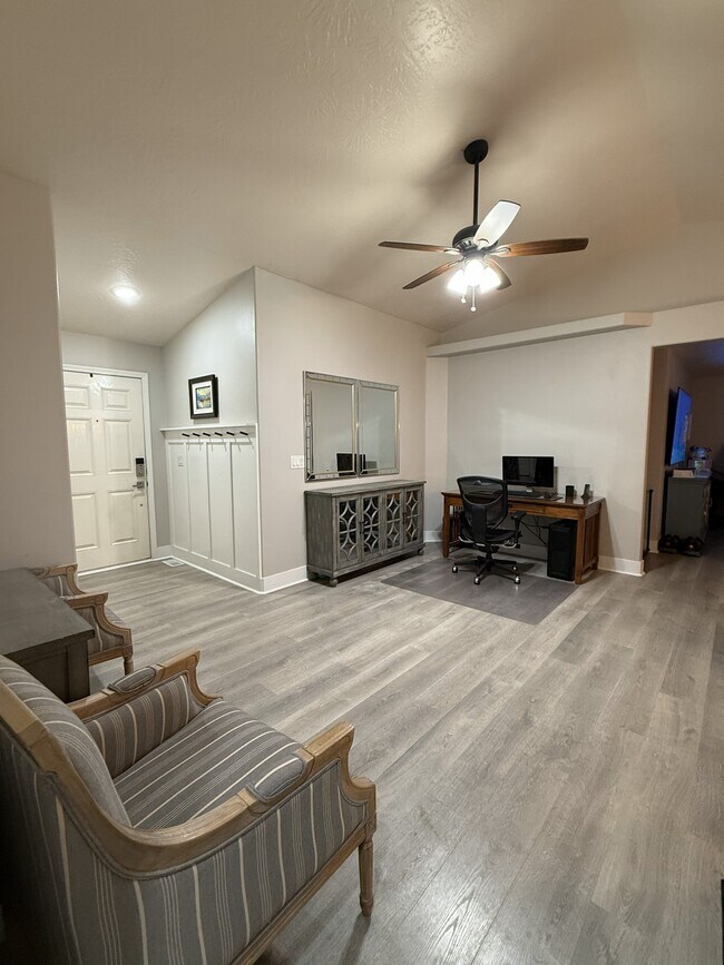 Building Photo - 443 NW Sandpiper Ave