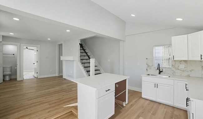 Building Photo - 1531 Chapel St