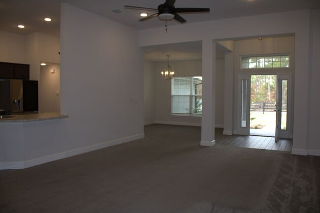 Building Photo - 4BR/2BA home available for rent in Weeki Wachee