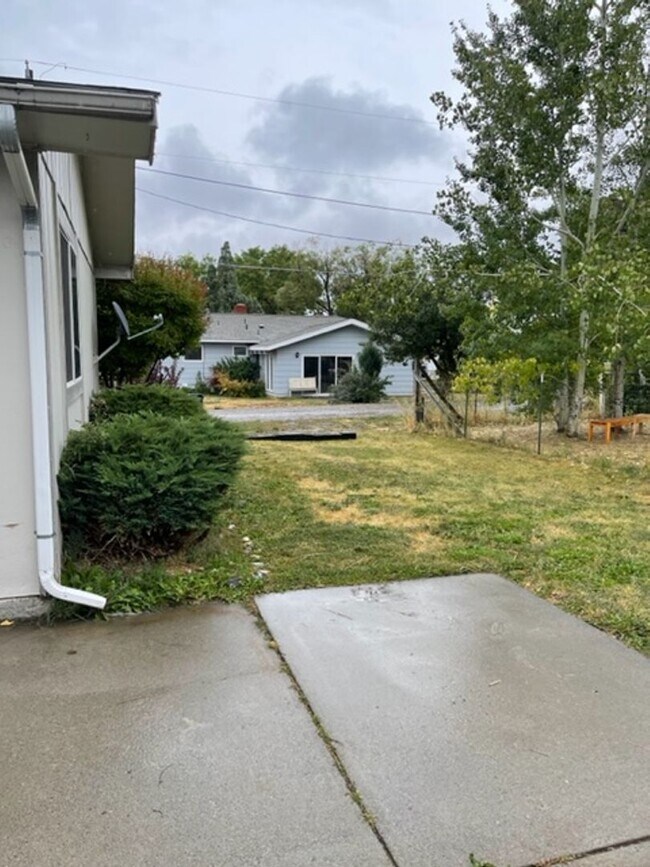 Primary Photo - 2 Bedroom Apartment for Rent in Bozeman