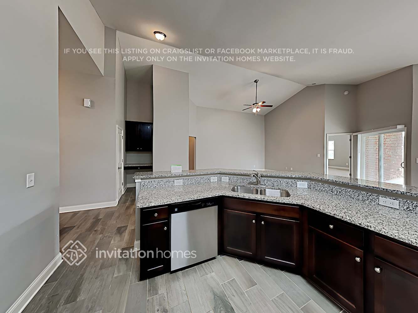 Building Photo - 2813 Santiago Circle