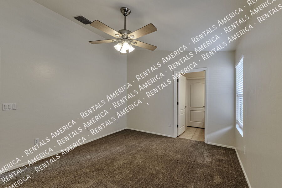 Building Photo - 6615 E Splendid Ln