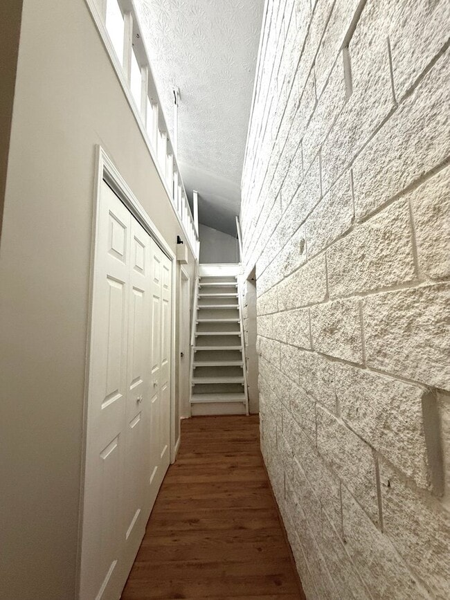 Building Photo - 3 Bedroom Townhome located walking distance to Downtown Woodstock!