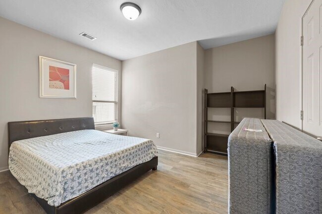Building Photo - 12610 Redbud Villa Lane