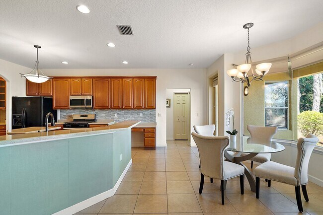 Building Photo - Gorgeous 3-Bedroom, 2-Bath in Bright Water...