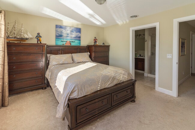 Building Photo - 16 Sisson St