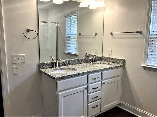 Building Photo - 317 Golf Rd