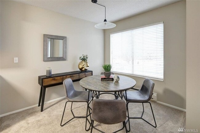 Building Photo - 2562 Thorndyke Ave W