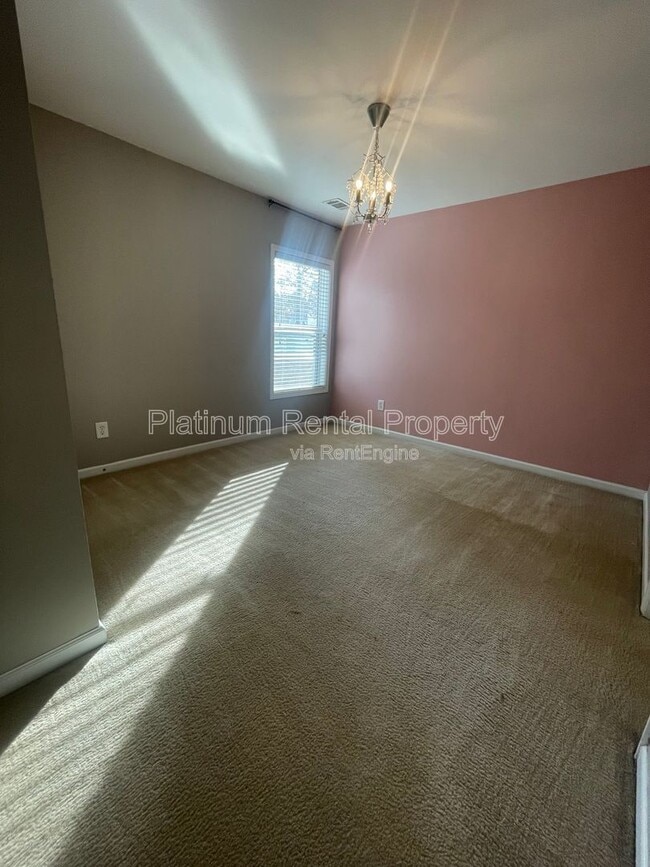 Building Photo - 5545 Weddington Dr