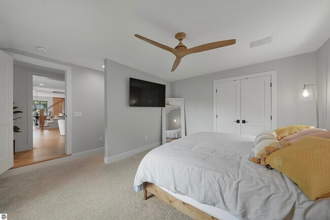 Building Photo - 7320 Peninsula Dr