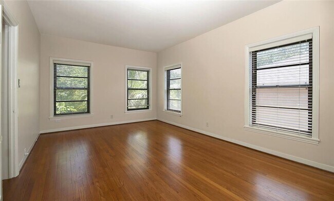 Building Photo - 2301 Sunset Blvd