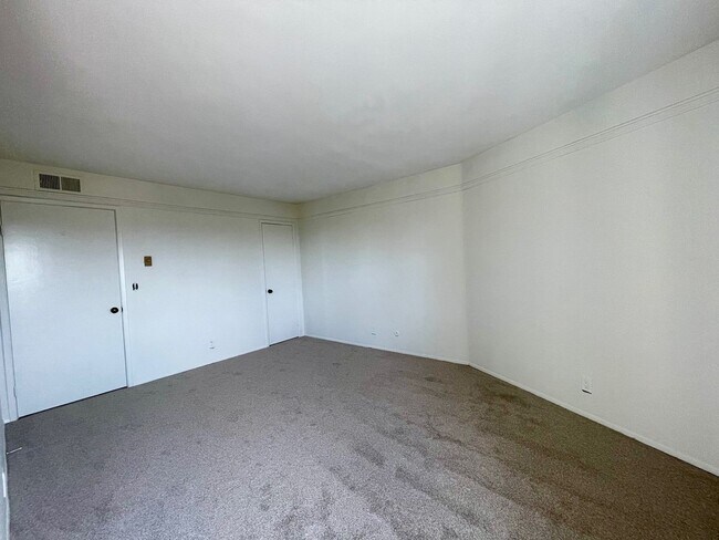 Building Photo - Beautiful One Bedroom One Bathroom Plus Den in La Mesa!