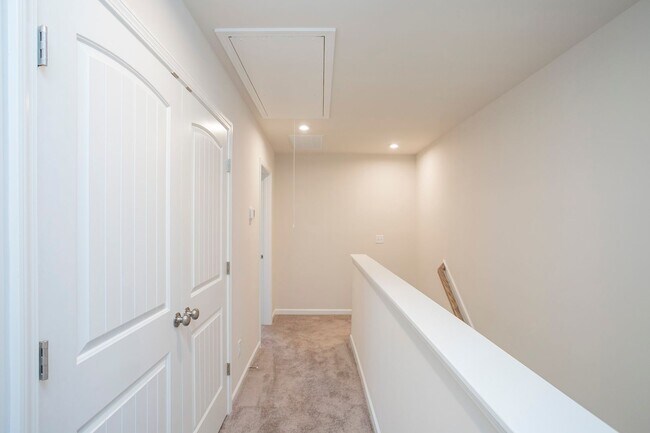 Building Photo - 2031 Sperling Dr