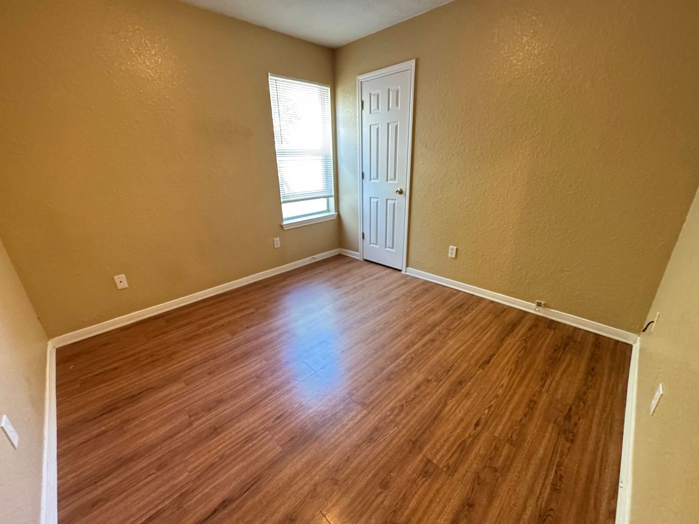 Building Photo - 1403 Dugger Cir