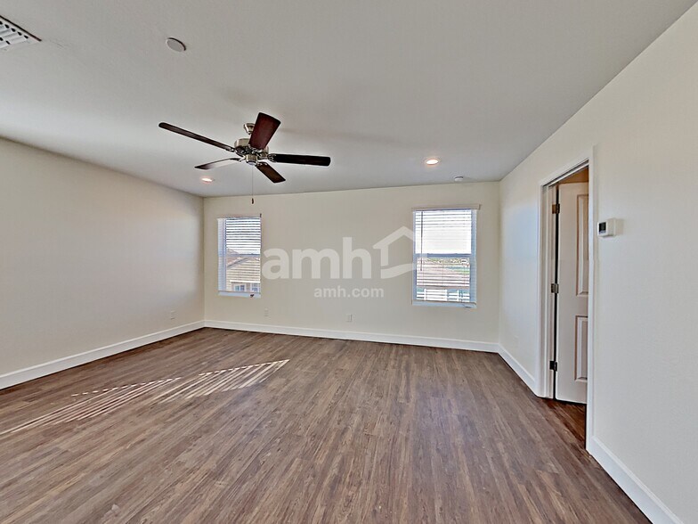 Building Photo - 5926 W Columbine Dr