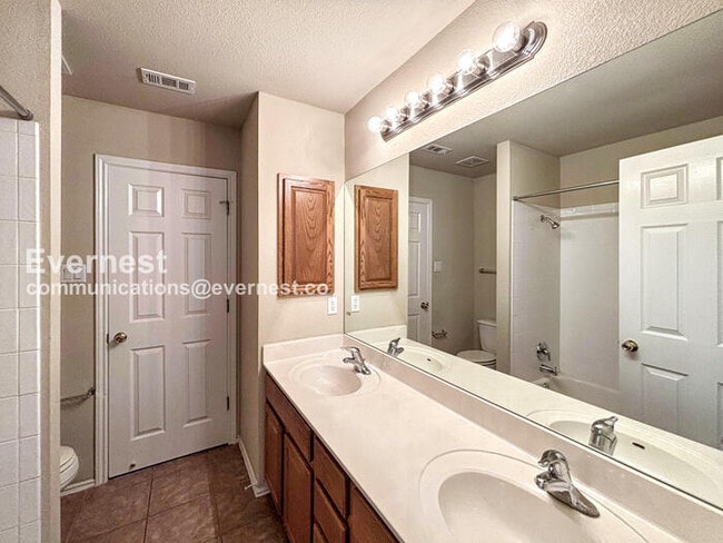 Building Photo - 3505 Fitzroy Ave