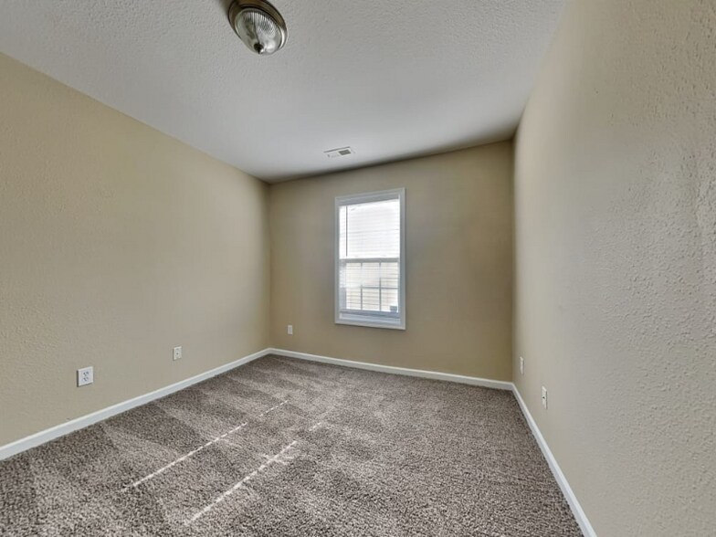 Building Photo - 1741 Beachwood Rd