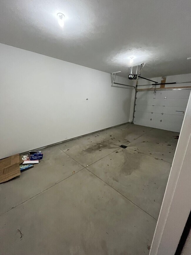 Building Photo - 149 Southpark Dr