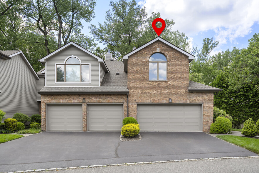 Primary Photo - 81 Lakeview Dr