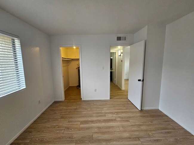 Building Photo - 1 Bedroom Condo - Old Town Scottsdale/ASU ...