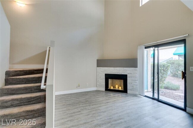 Building Photo - LOCATED IN GATED COMMUNITY JUST MINUTES FR...