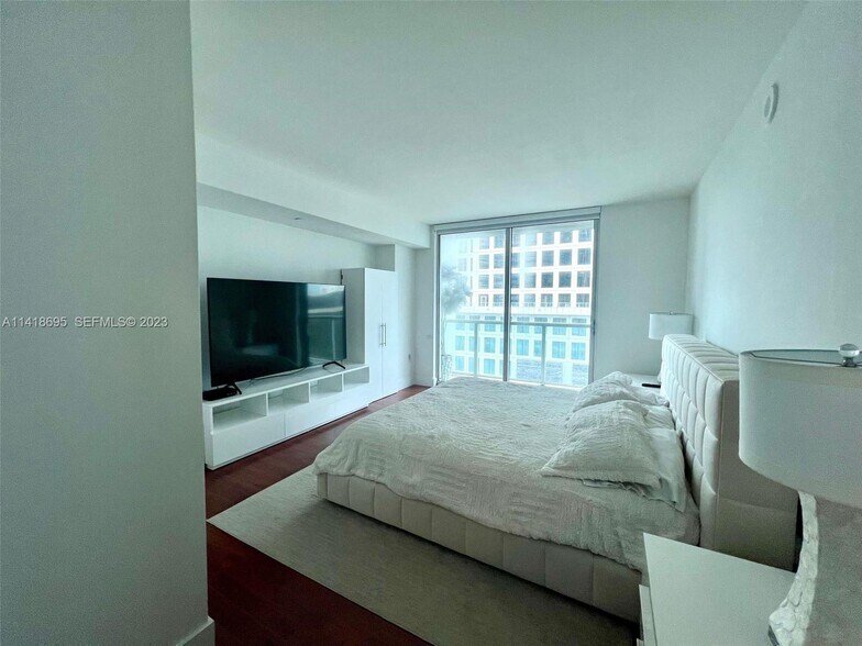 Building Photo - 500 Brickell Ave