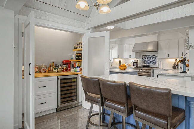 Building Photo - Luxury furnished retreat in Carmel Valley