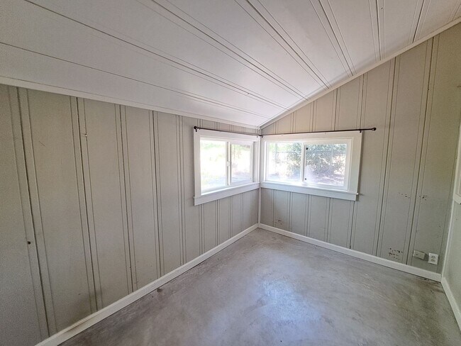 Building Photo - Living that Country Life in Napa - Close t...