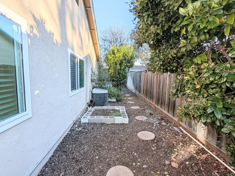 side yard - 130 Avenida Espana