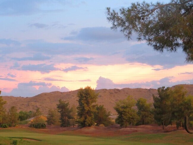 Building Photo - On GOLF COURSE LOT - 3 Bed/3Bath GATED Com...