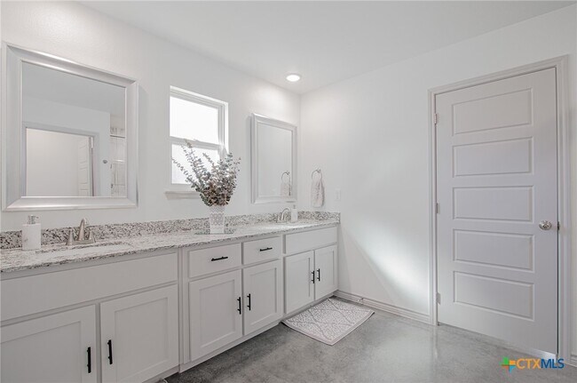 Building Photo - 765 Freedom Cir