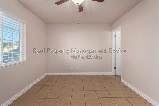 Building Photo - 5438 S 46th Pl