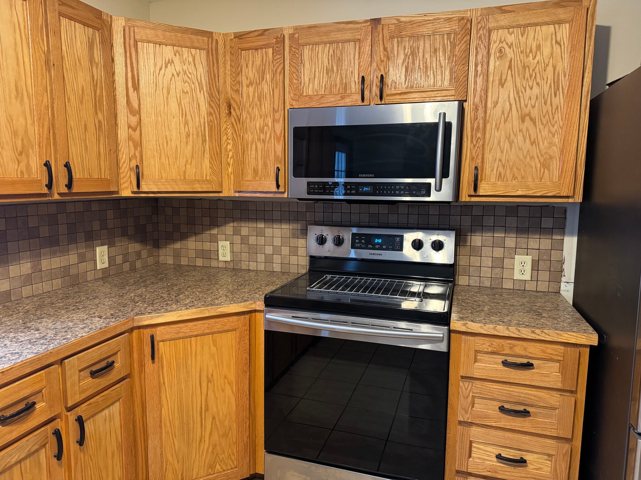 Building Photo - 285 1/4 Walnut St