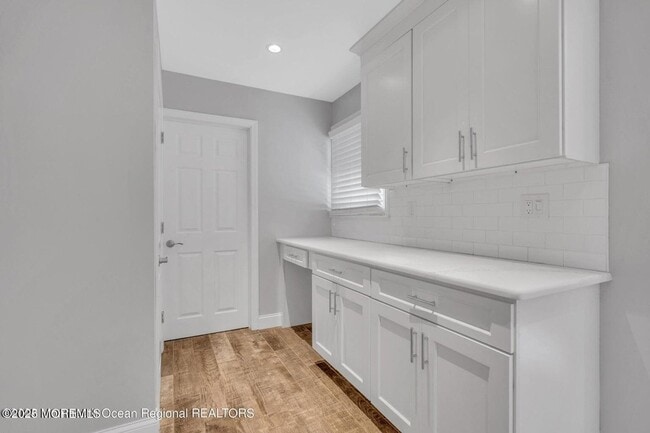 Building Photo - 2253 Llewellyn Pkwy