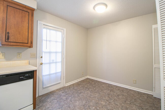 Building Photo - 810 Golf View Pl