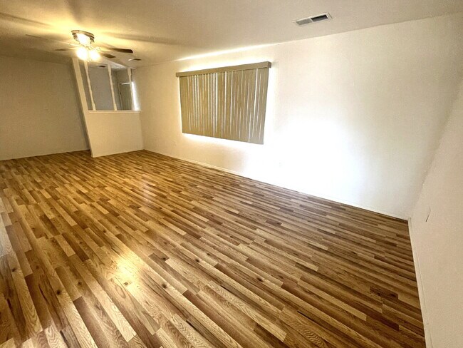 Building Photo - Room to Spread Out! South Valley 3bd on a ...