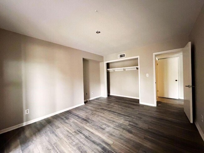 Building Photo - 2928 Parc Lorraine