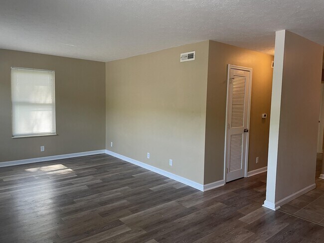 Building Photo - 2817 Colt Dr NE
