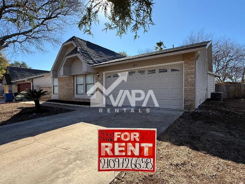 Building Photo - 1211 Tinson