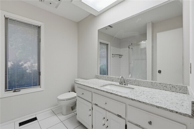 Building Photo - 6 Nottingham Cir