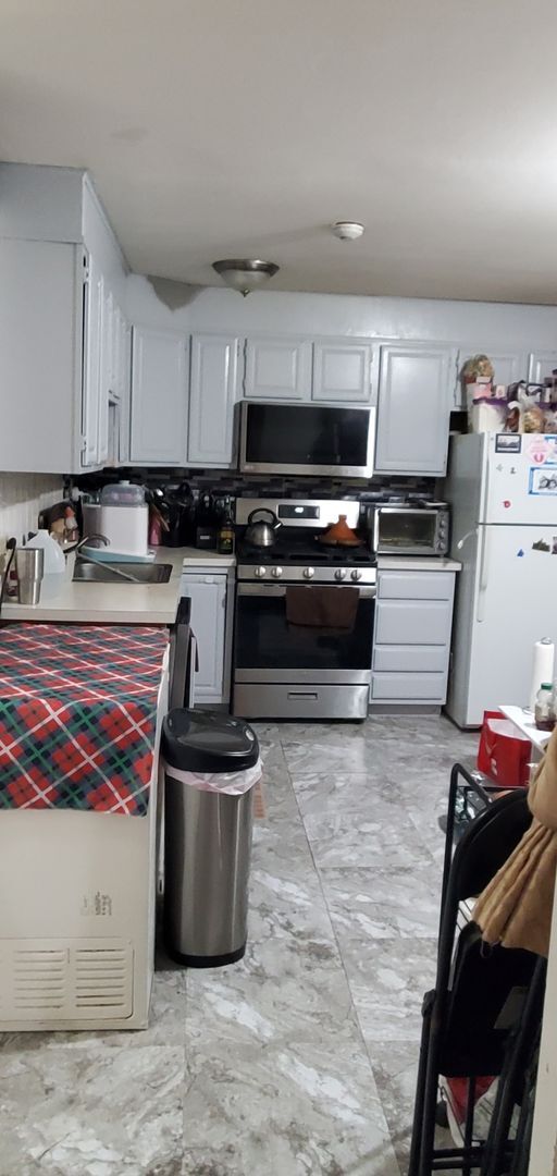 Building Photo - Spacious 3BR Condo in North Andover